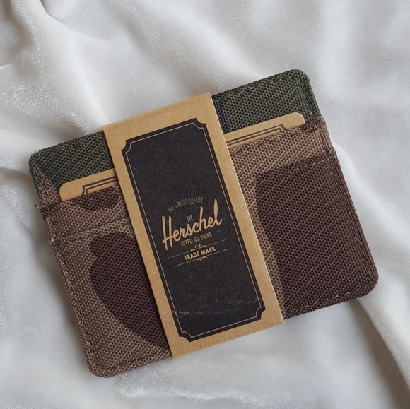 NWT Herschel Woodland Camo Cardholder - Picture 2 of 4